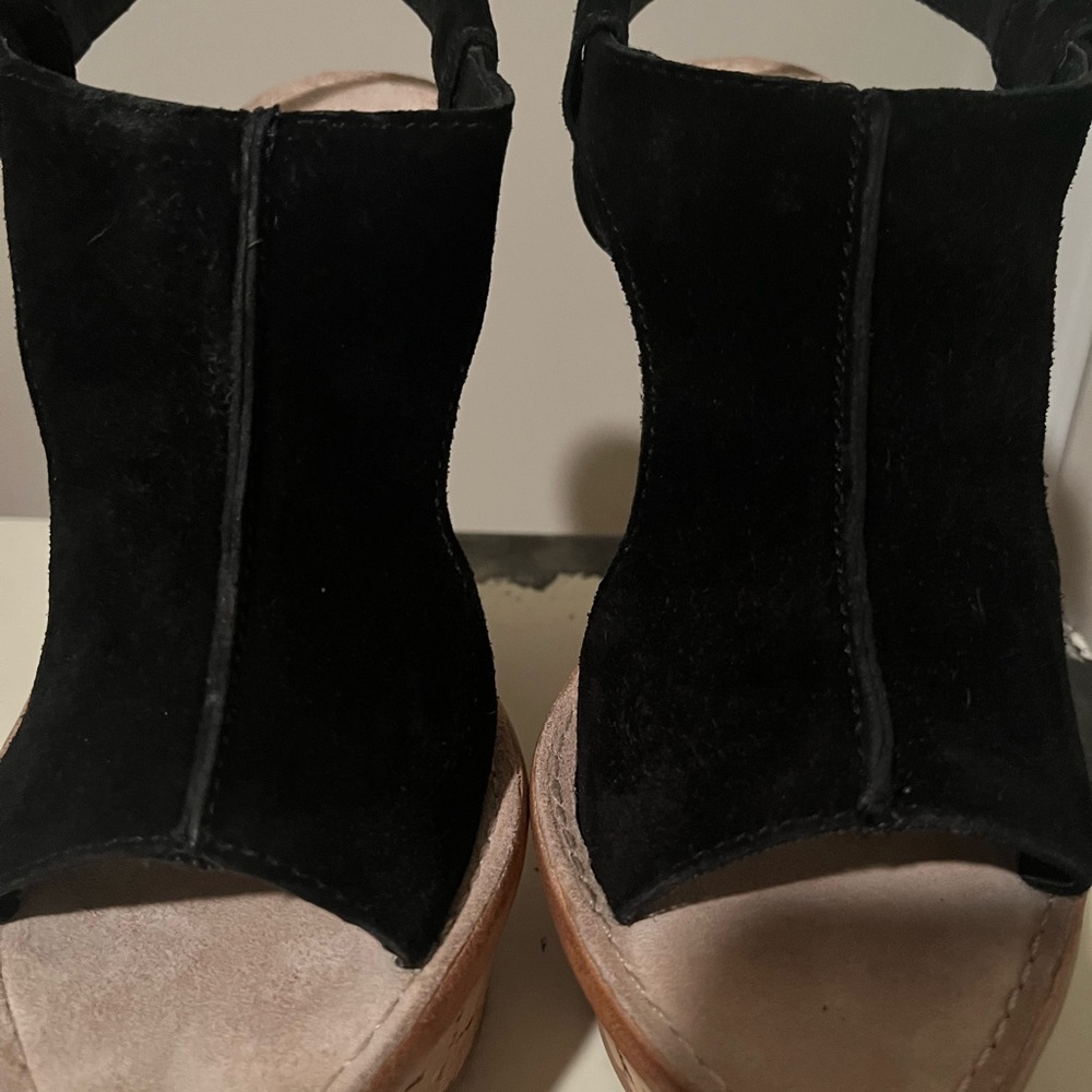 NEW. Elizabeth and James black suede wedges size 7 - Picture 9 of 11